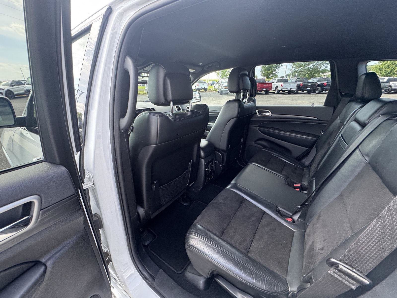Used 2020 Jeep Grand Cherokee Altitude AWD/4WD image 15