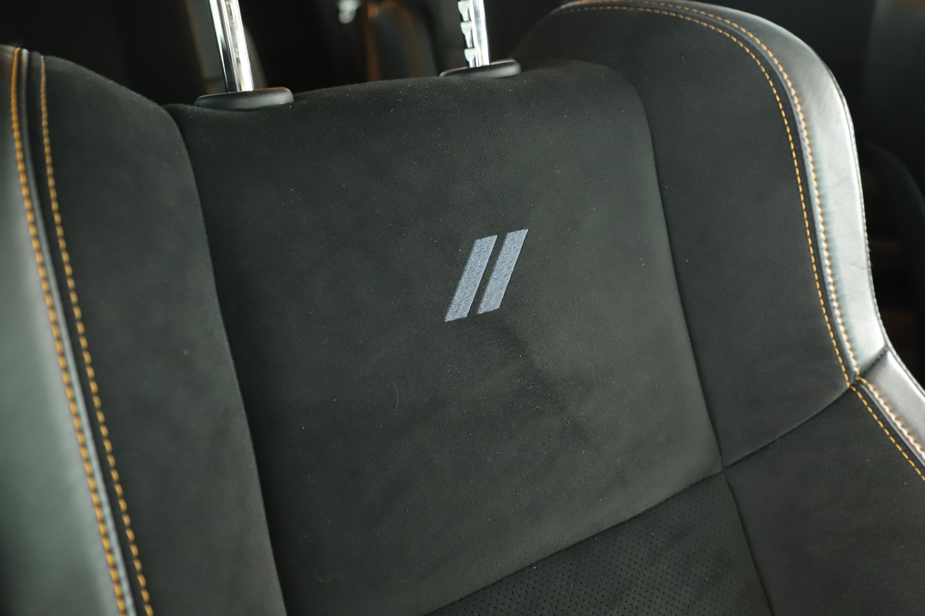 Used 2023 Dodge Durango R/T w/ Hemi Orange Plus Package image 18