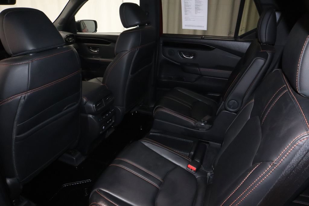 Used 2025 Honda Pilot TrailSport image 21
