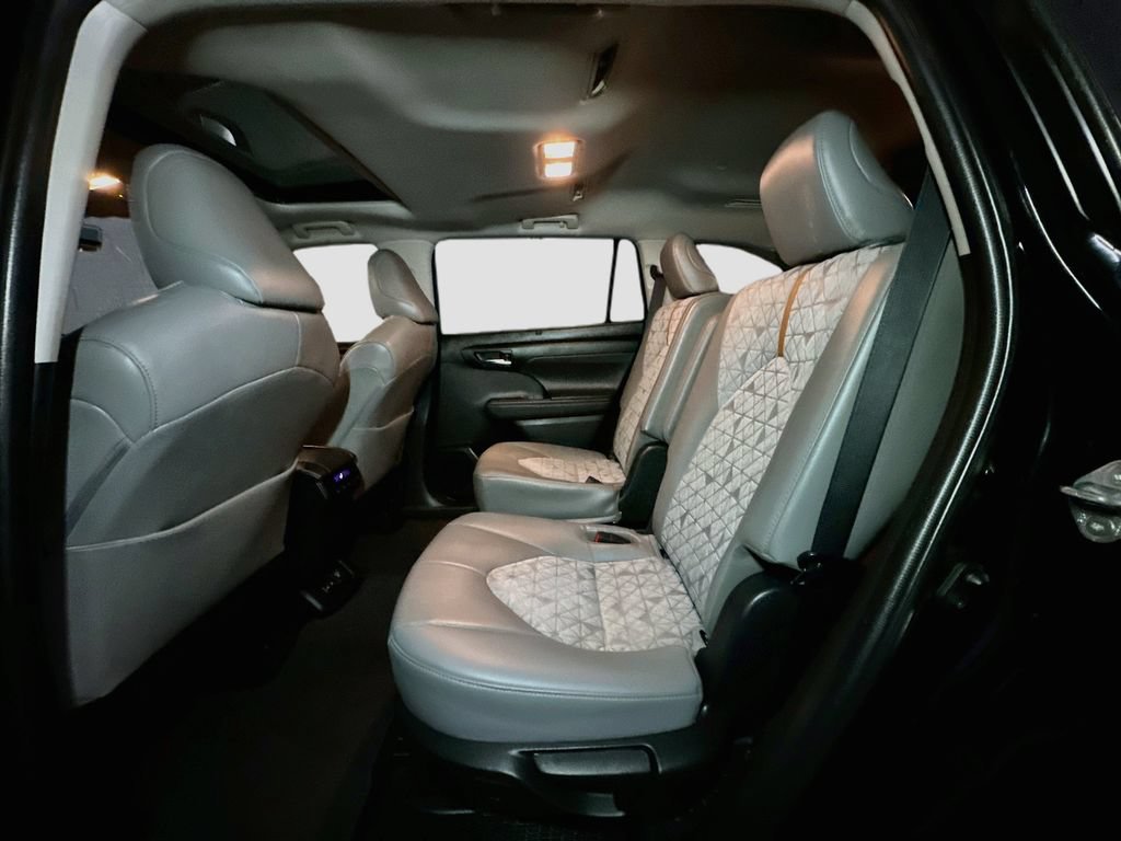 Used 2022 Toyota Highlander Bronze Edition AWD/4WD image 21