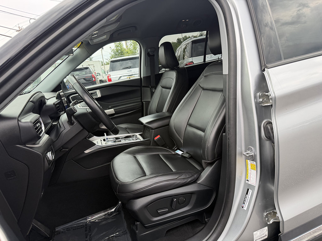 Certified 2023 Ford Explorer XLT w/ Equipment Group 202A AWD/4WD image 14
