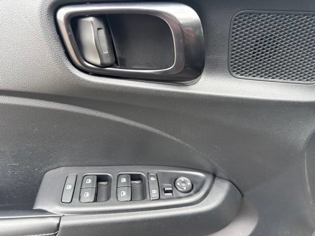 Used 2024 Hyundai Venue Limited FWD image 15