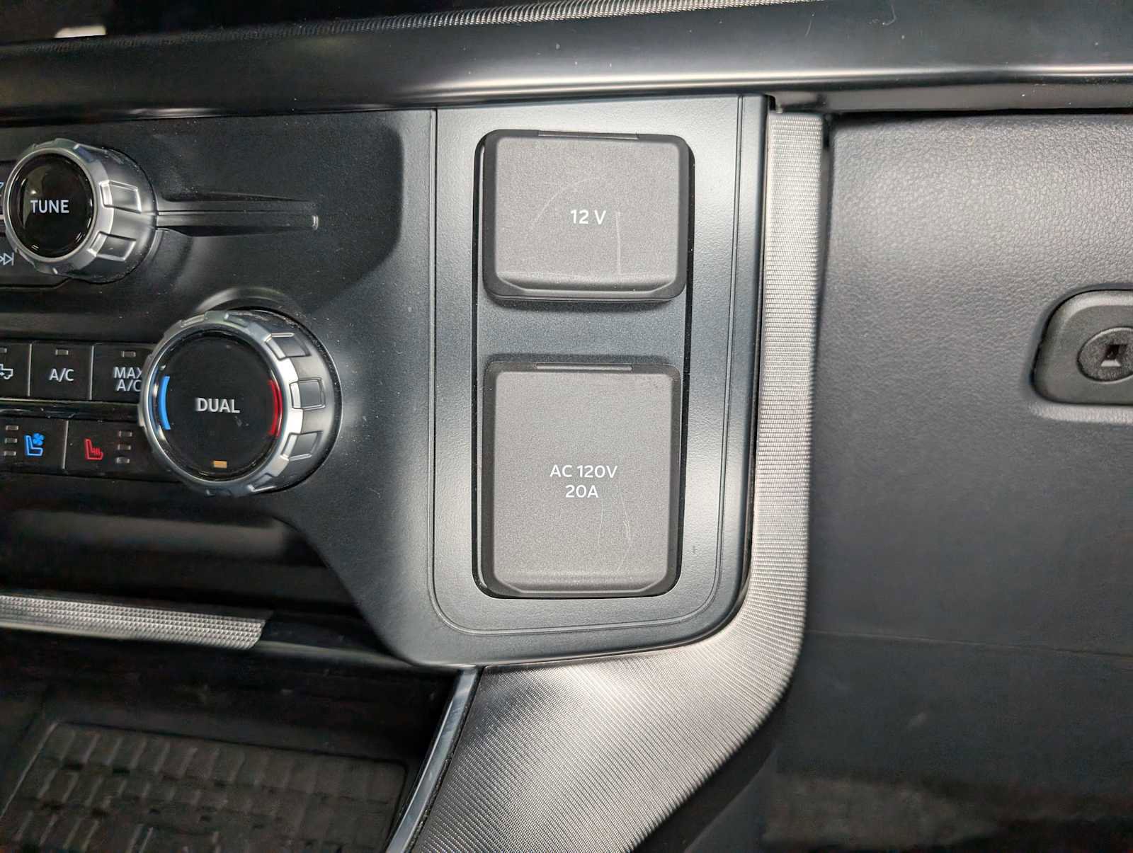 Certified 2023 Ford F150 Platinum w/ Equipment Group 701A High image 37