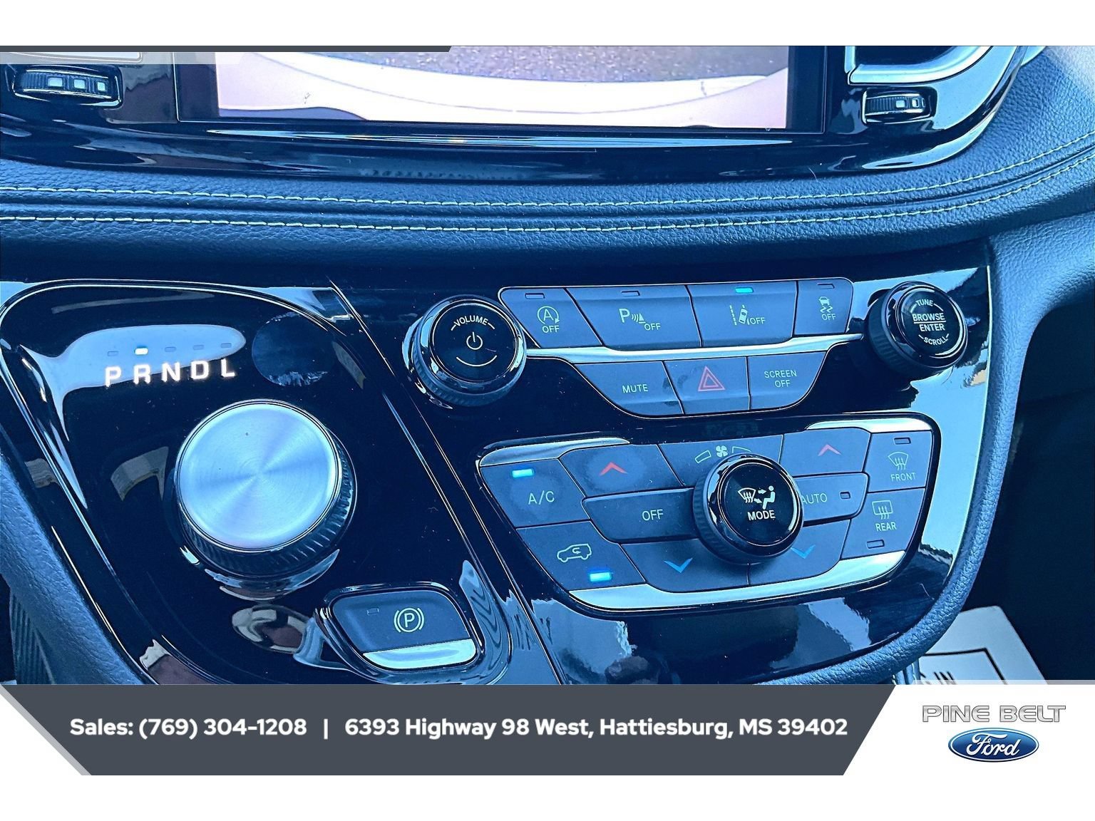 Used 2025 Chrysler Pacifica Limited FWD image 23