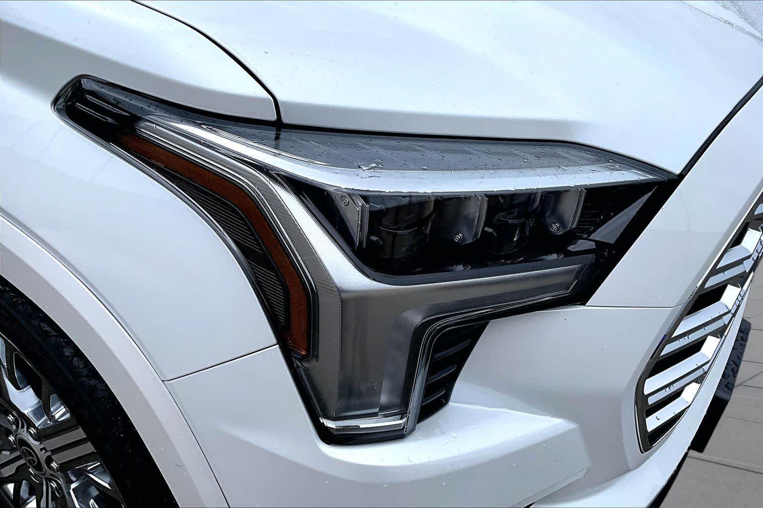 Used 2024 Toyota Sequoia Capstone AWD/4WD image 27