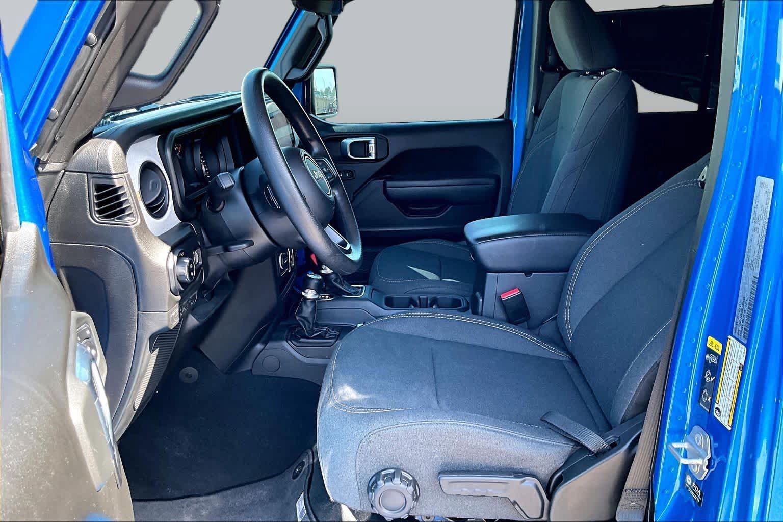Used 2025 Jeep Gladiator Sport AWD/4WD image 8