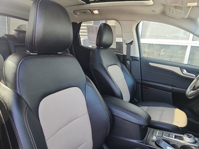 Certified 2022 Ford Escape Titanium w/ Titanium Elite Package image 32