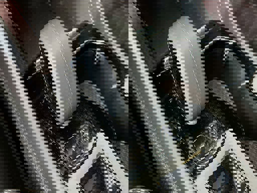 Used 2023 Volvo XC40 B5 Plus image 18