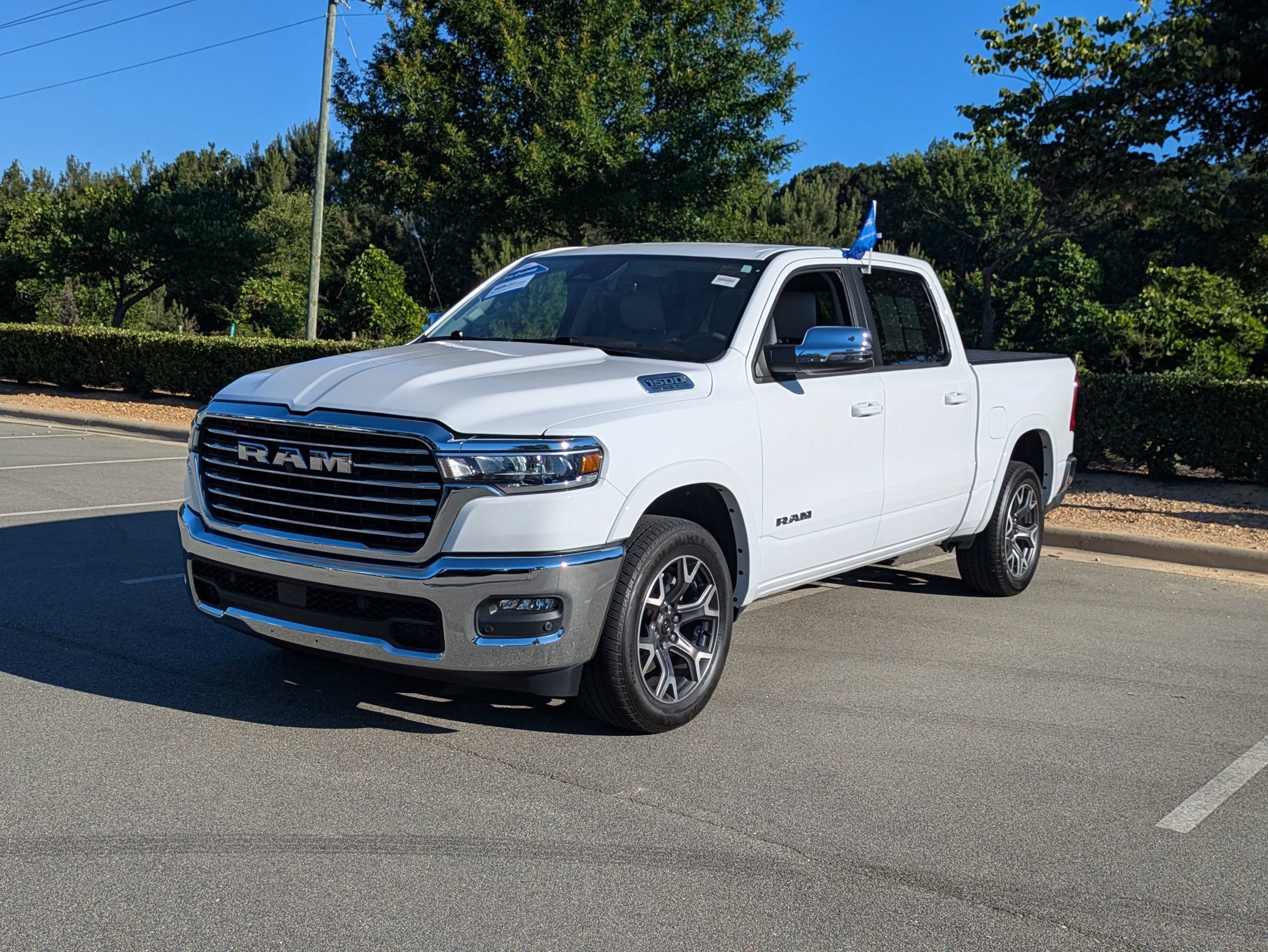 Used 2025 RAM 1500 Laramie AWD/4WD image 8