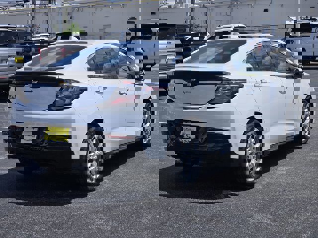 Used 2018 Chevrolet Volt Premier w/ Driver Confidence Package image 3