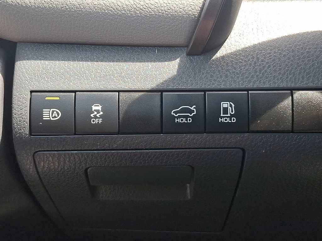 Used 2020 Toyota Camry SE FWD image 23