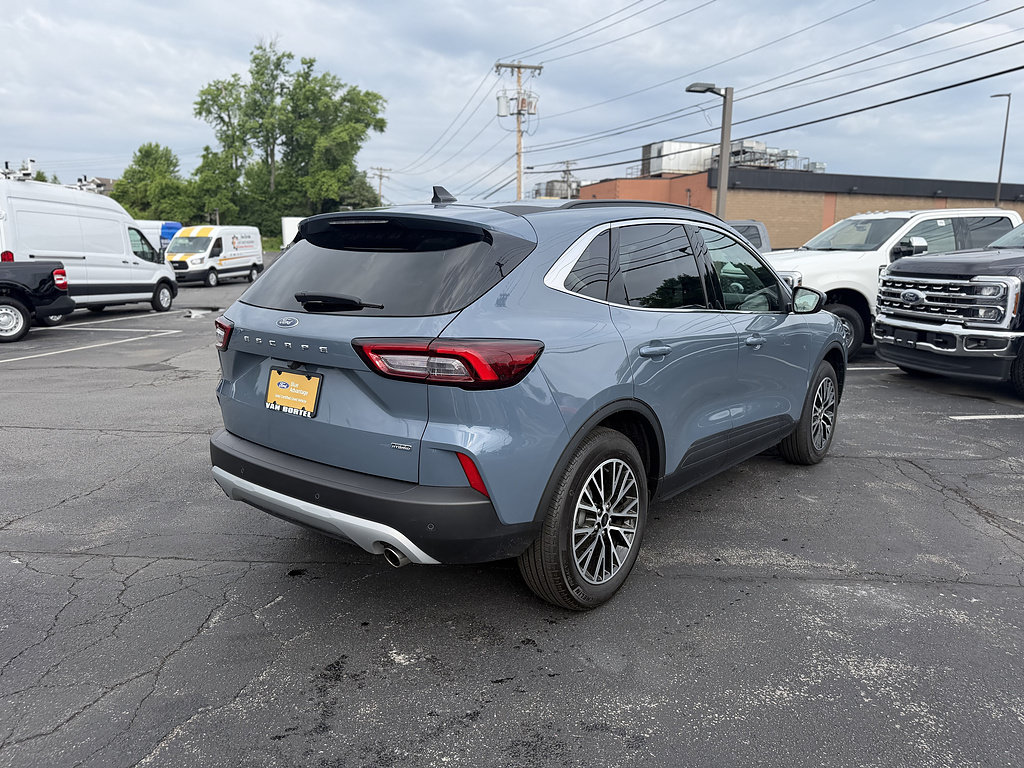 Certified 2025 Ford Escape SE FWD image 7