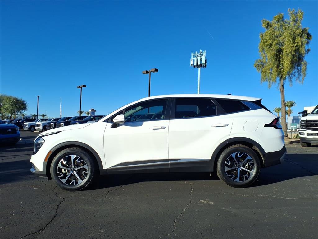 Used 2023 Kia Sportage EX image 3