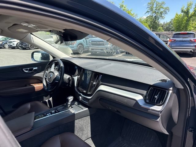 Used 2018 Volvo XC60 T5 Momentum w/ Convenience Package AWD/4WD image 12
