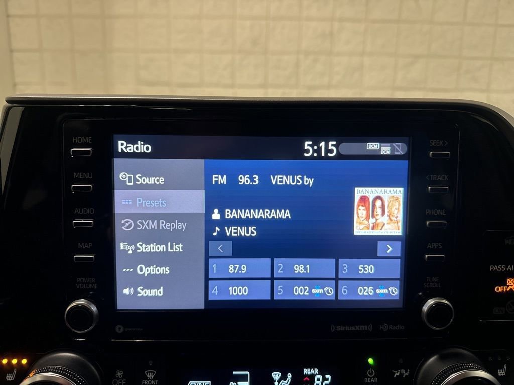 Used 2020 Toyota Highlander XLE image 26