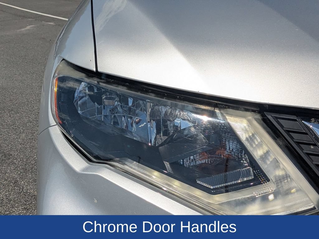 Used 2020 Nissan Rogue SV FWD image 11