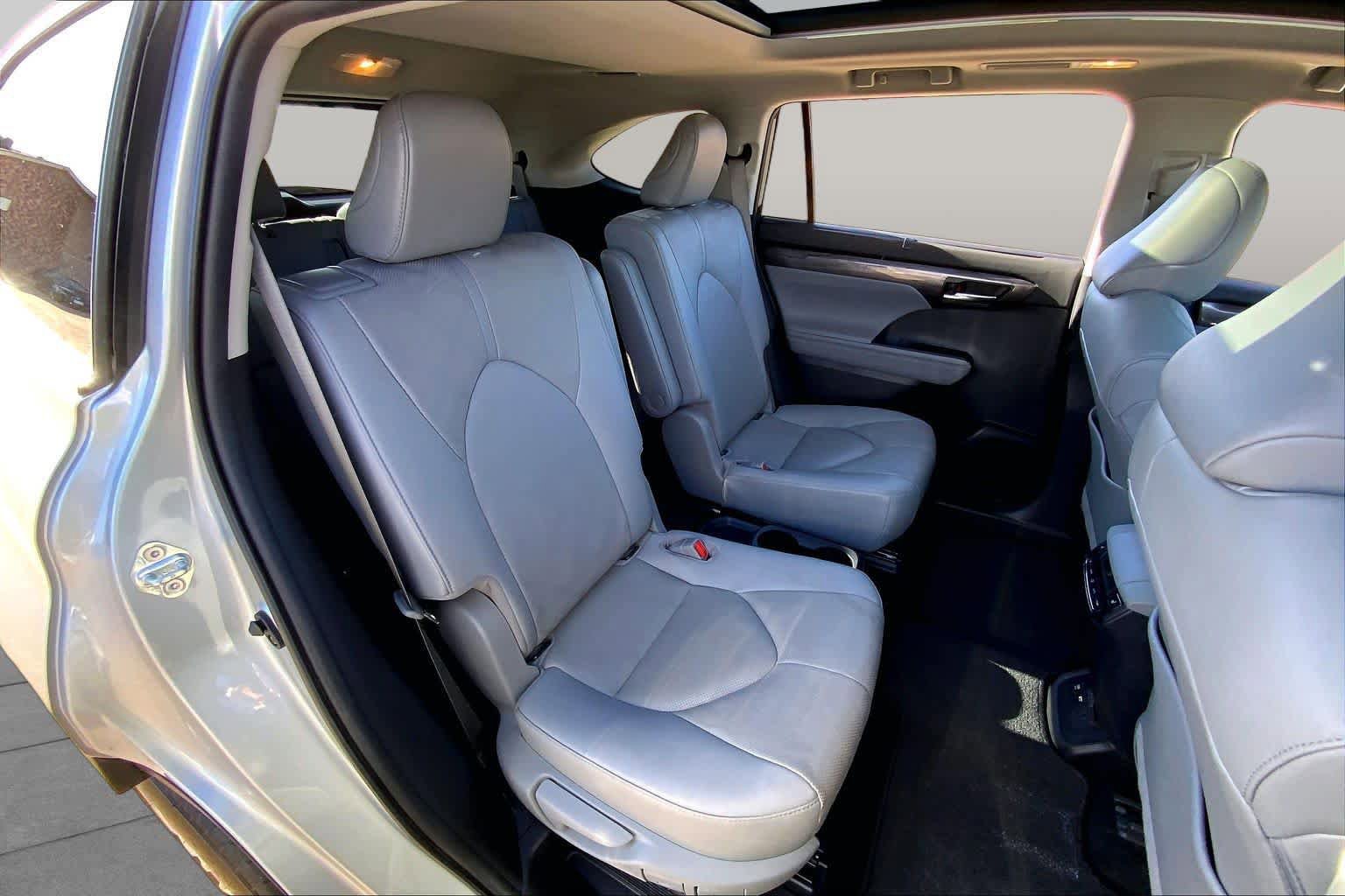 Used 2020 Toyota Highlander Platinum AWD/4WD image 32