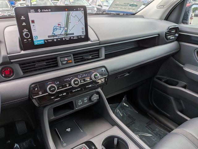 Used 2025 Honda Pilot Touring image 23