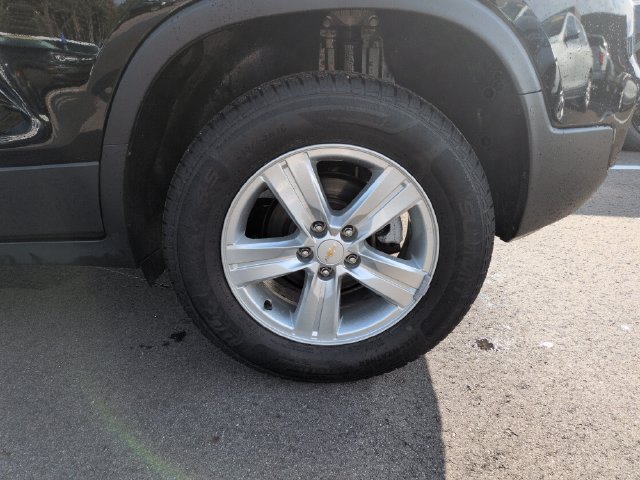 Used 2022 Chevrolet Trax LS w/ Tint and Cruise Package AWD/4WD image 11