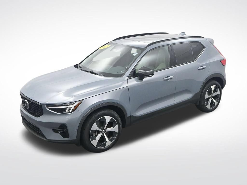 Used 2023 Volvo XC40 B4 Ultimate FWD image 29