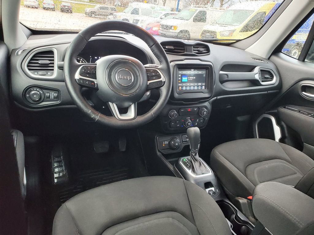 Used 2019 Jeep Renegade Latitude w/ Cold Weather Group image 7