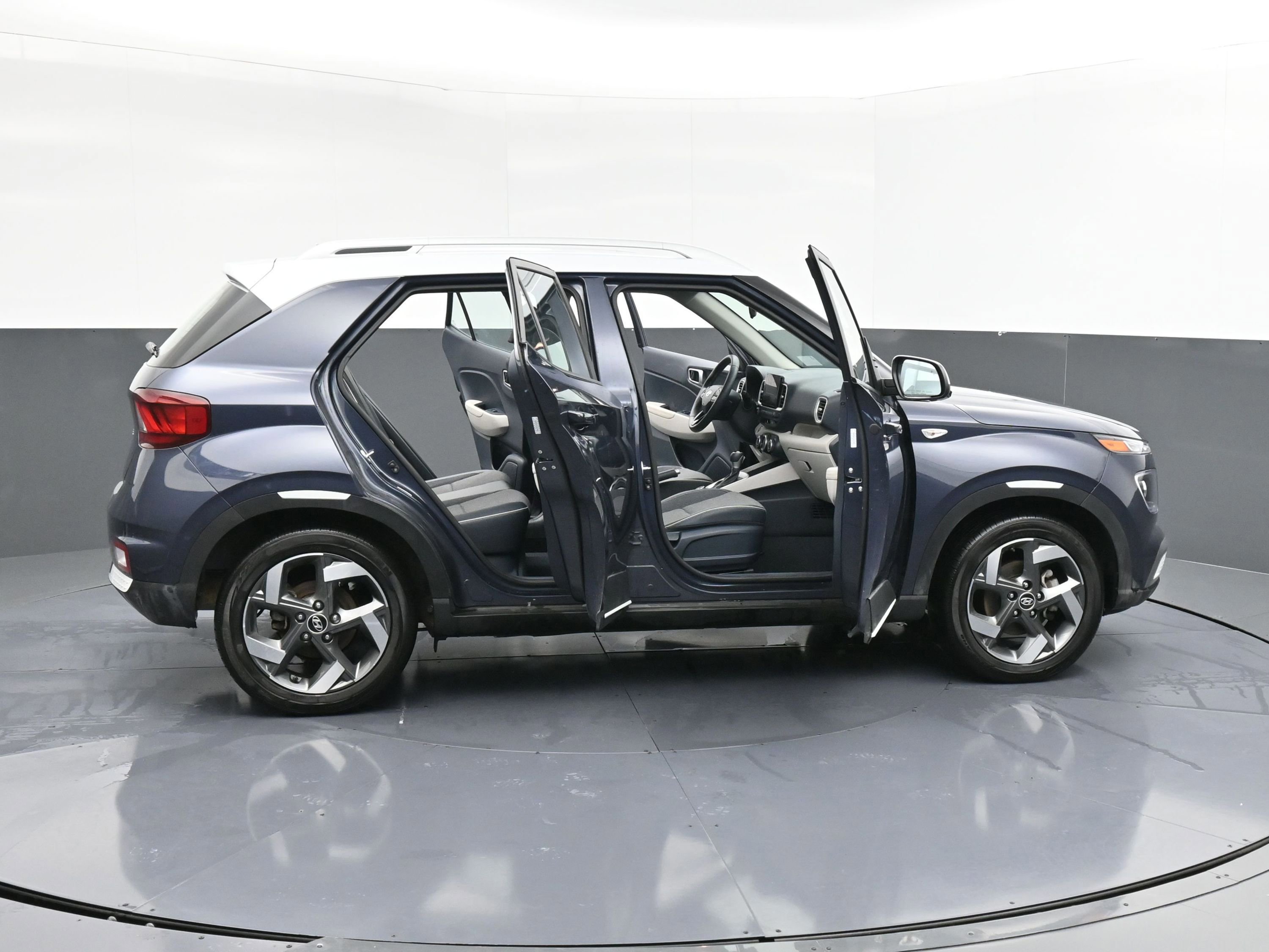 Used 2023 Hyundai Venue Limited w/ Cargo Package image 39