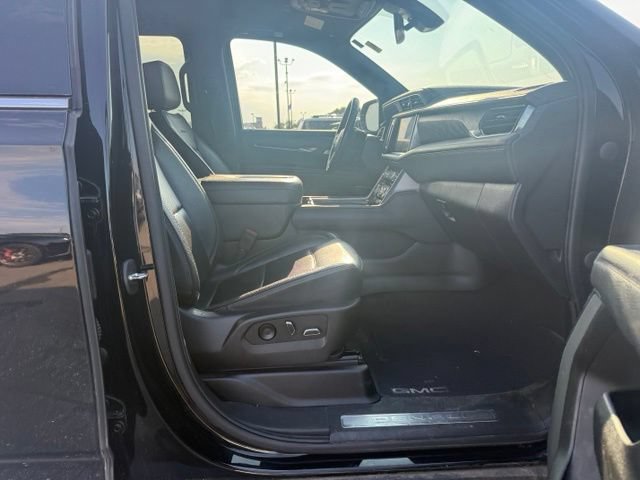 Used 2022 GMC Yukon XL Denali AWD/4WD image 12