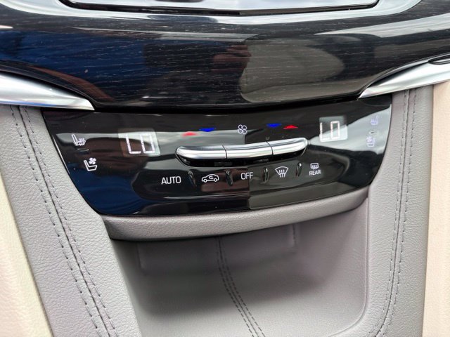 Used 2024 Cadillac XT6 Premium Luxury w/ Technology Package AWD/4WD image 32