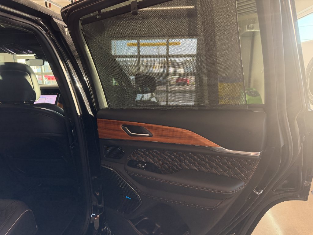 Used 2024 Jeep Grand Cherokee Summit AWD/4WD image 23