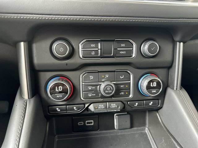 Used 2024 Chevrolet Suburban LT w/ Luxury Package AWD/4WD image 20
