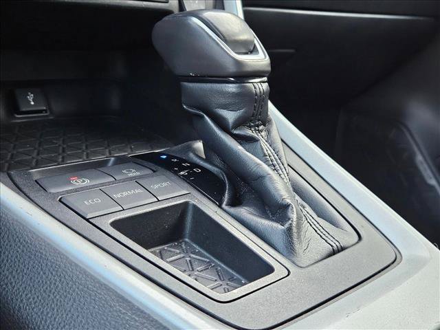 Used 2020 Toyota RAV4 XLE Premium FWD image 9