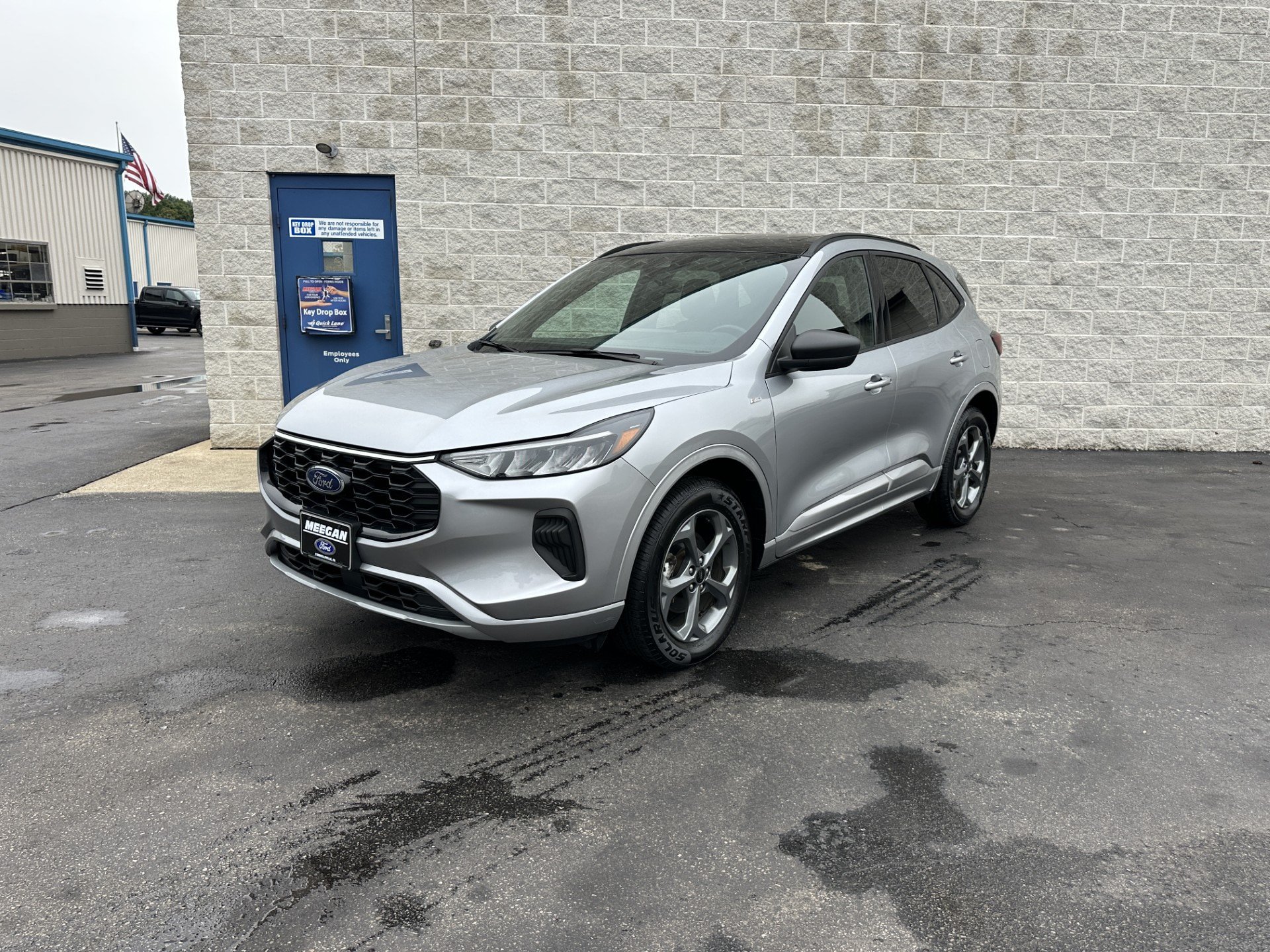 Certified 2023 Ford Escape ST-Line AWD/4WD image 2