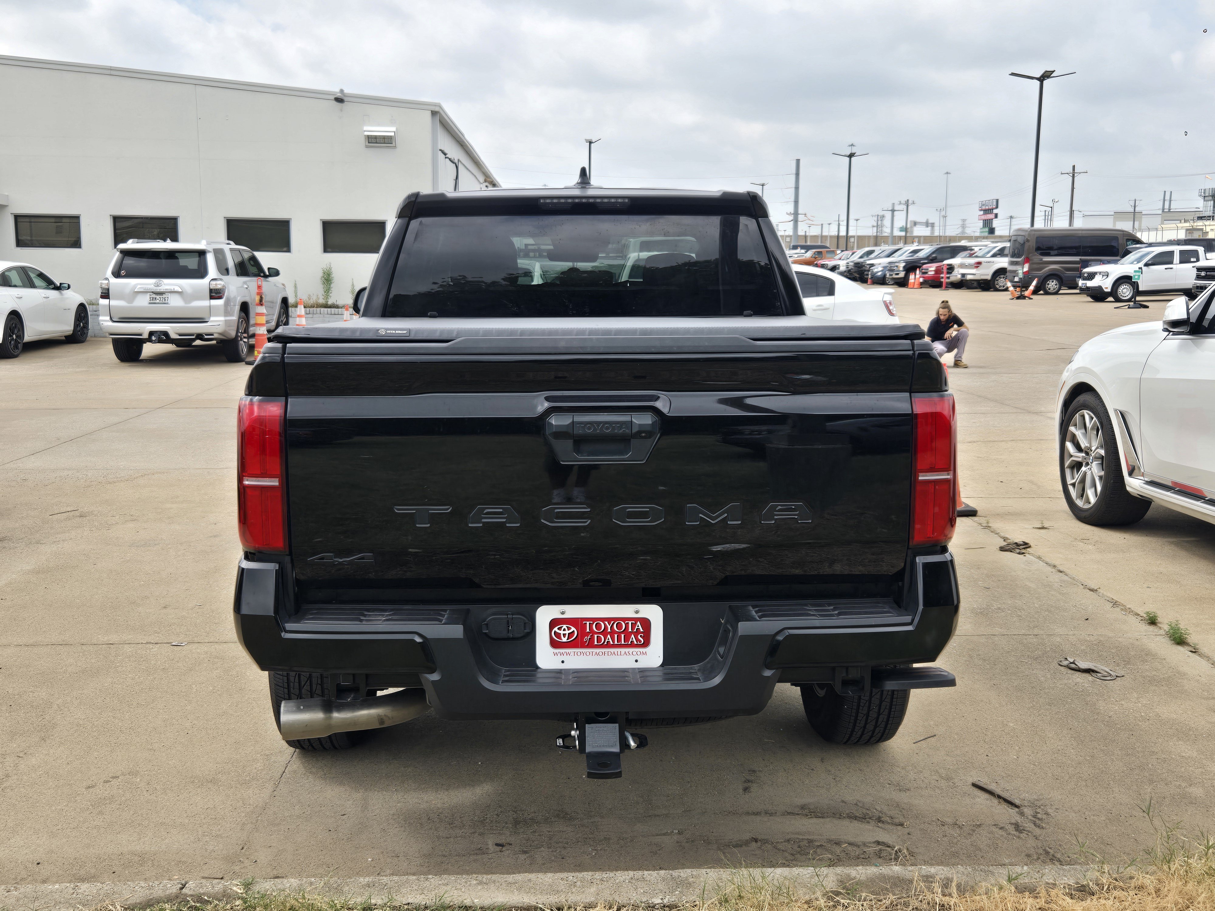 Used 2025 Toyota Tacoma SR5 AWD/4WD image 5