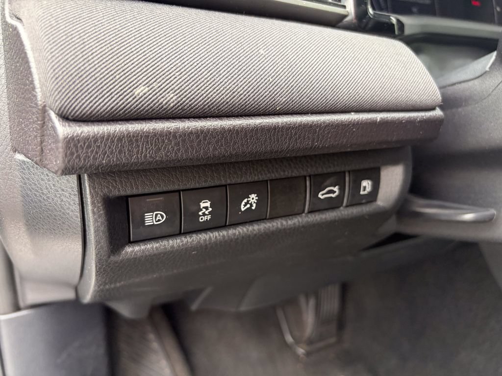 Used 2025 Toyota Camry LE FWD image 11