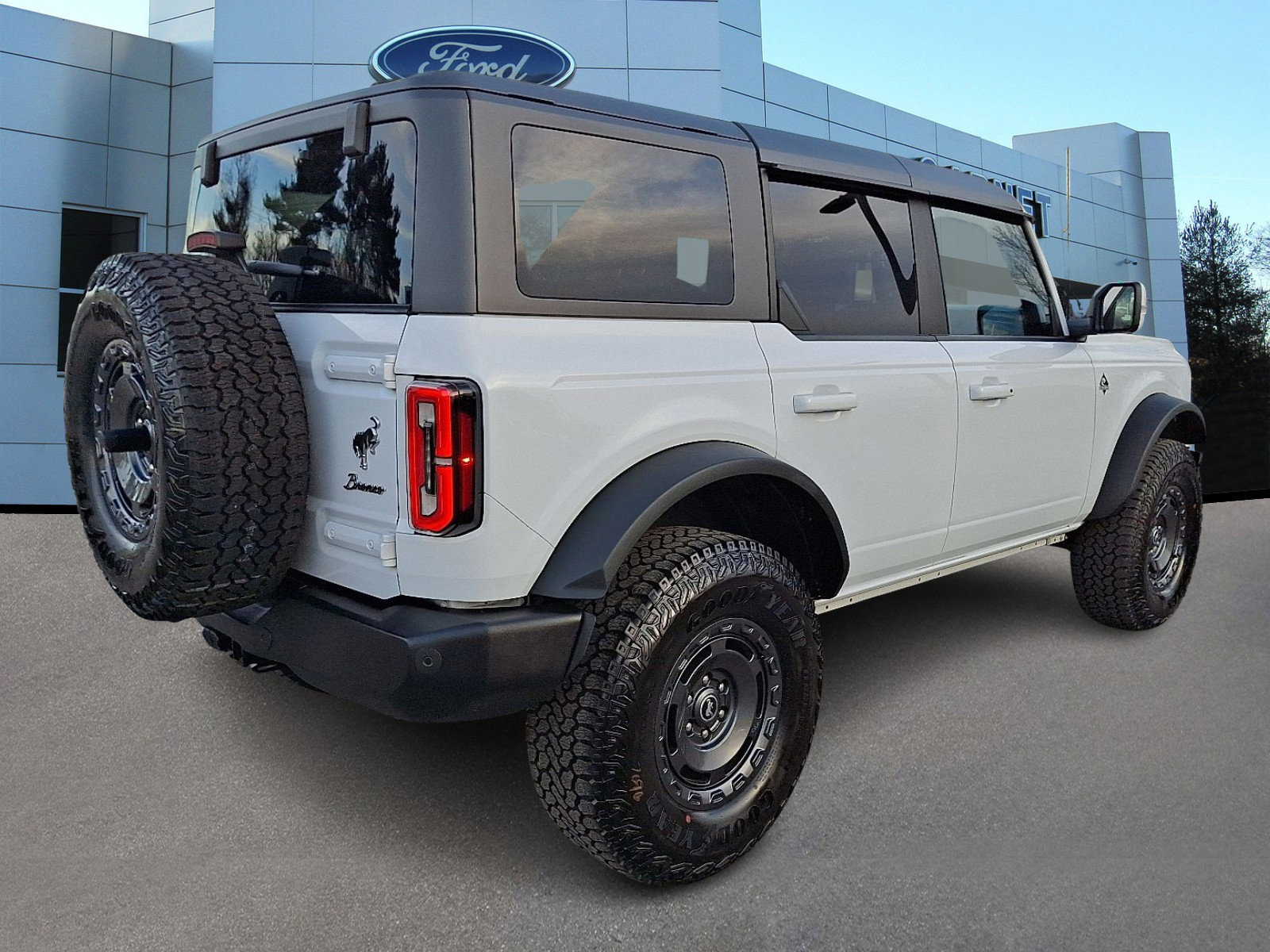 Certified 2023 Ford Bronco Outer Banks w/ Sasquatch Package image 4