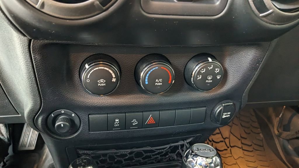 Used 2017 Jeep Wrangler Unlimited Willys image 24