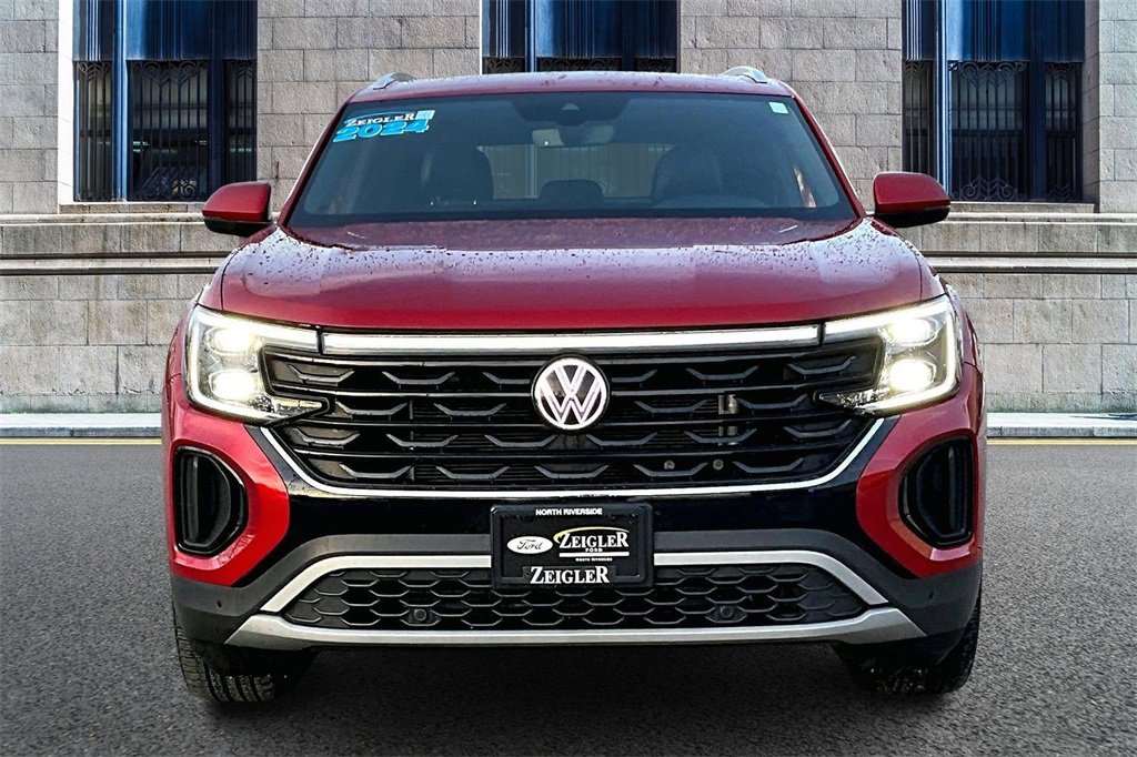 Used 2024 Volkswagen Atlas Cross Sport SE w/ Panoramic Sunroof Package image 3