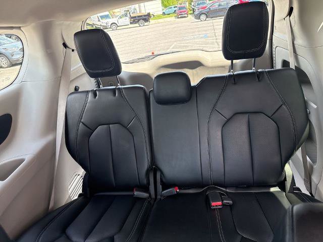 Used 2023 Chrysler Pacifica Touring-L FWD image 26