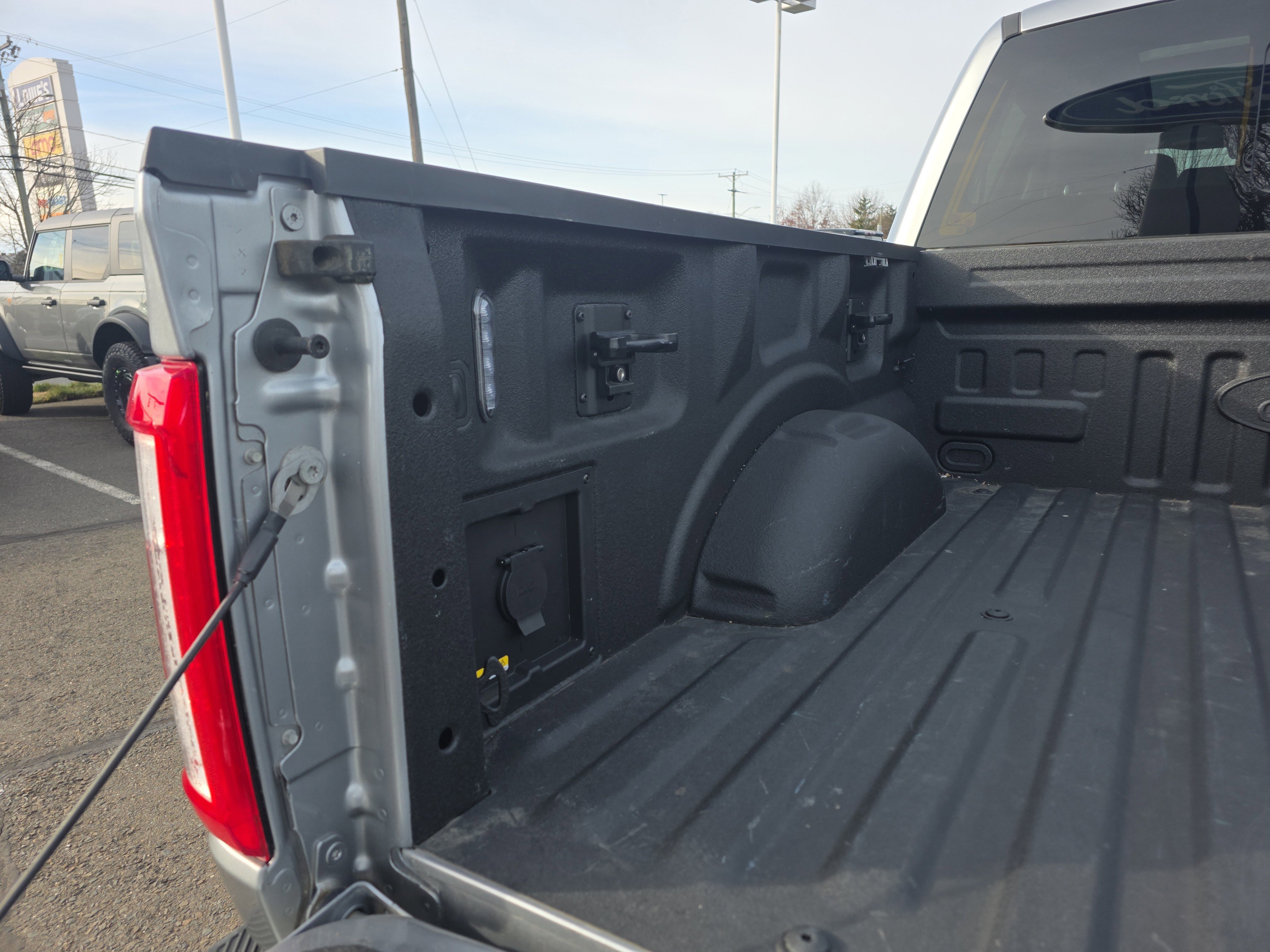 Certified 2022 Ford F150 Lariat w/ Equipment Group 502A High image 21