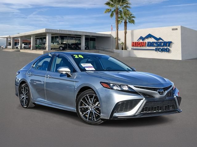 Used 2024 Toyota Camry SE FWD image 1