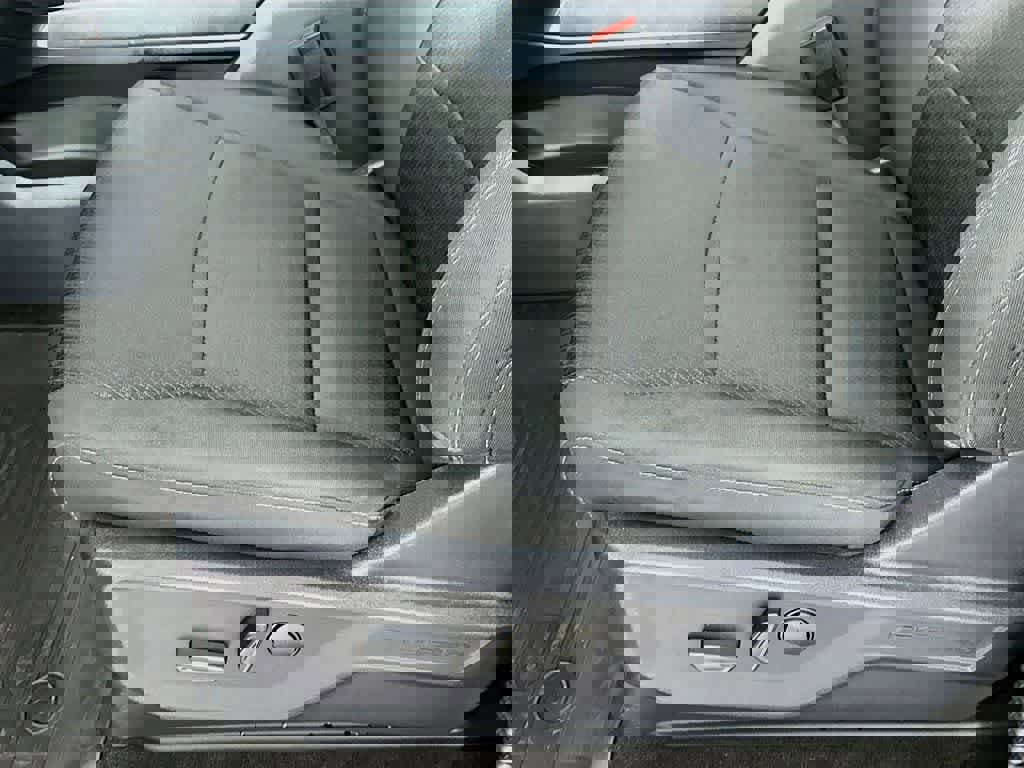 Certified 2022 Ford F150 XLT w/ Equipment Group 302A High image 30