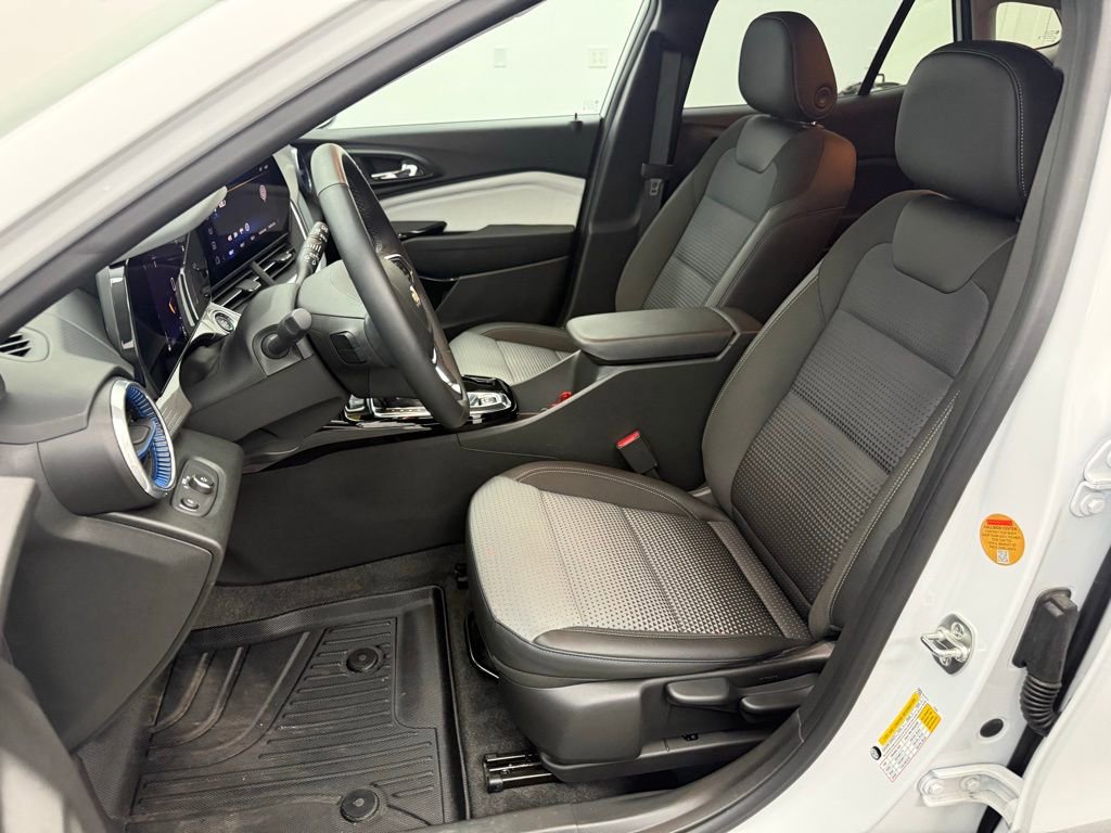 Used 2025 Chevrolet Trax LT w/ Driver Confidence Package image 22