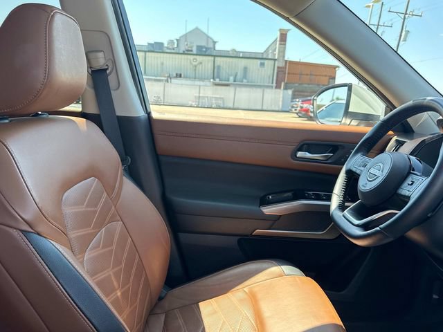 Used 2024 Nissan Pathfinder Platinum w/ Cargo Package AWD/4WD image 19