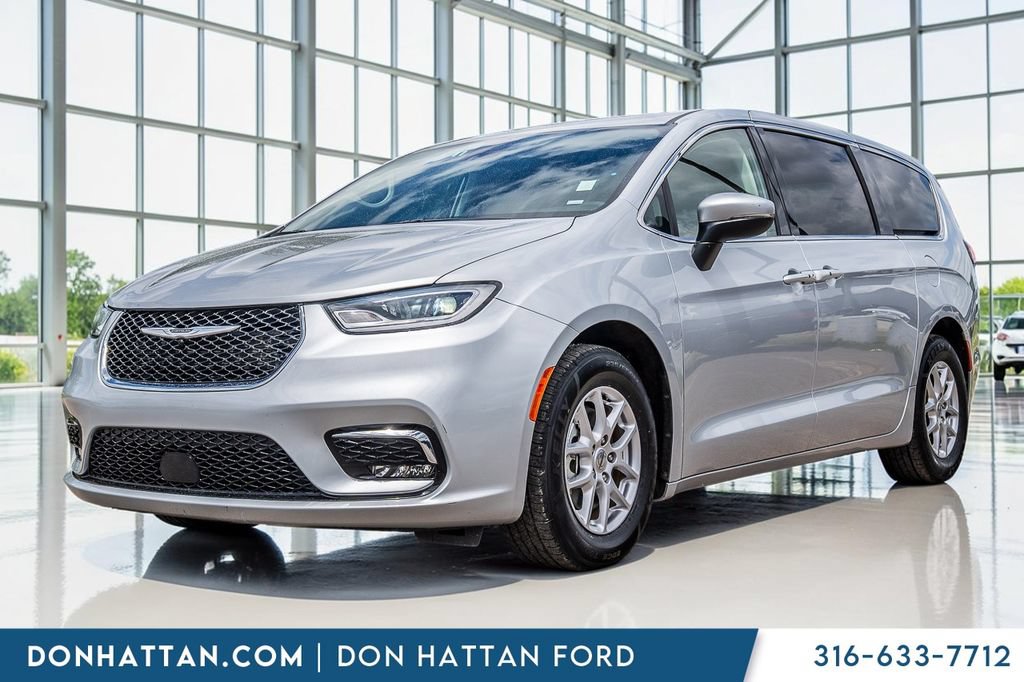 Used 2023 Chrysler Pacifica Touring-L