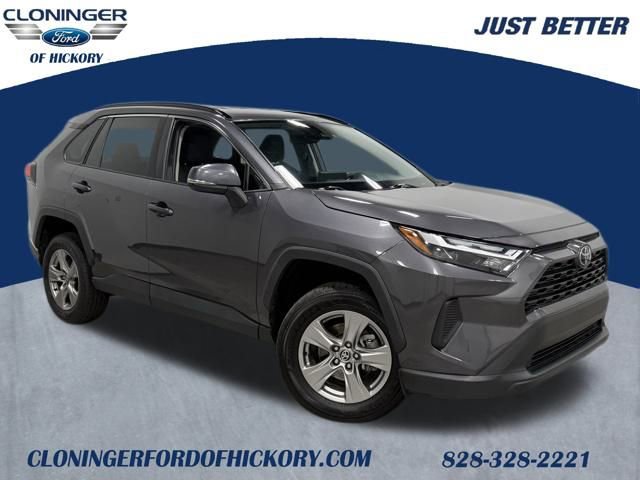 Used 2023 Toyota RAV4 XLE image 1