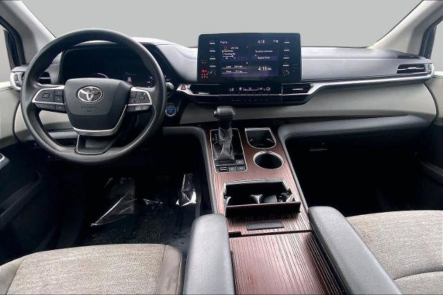 Used 2021 Toyota Sienna LE FWD image 16