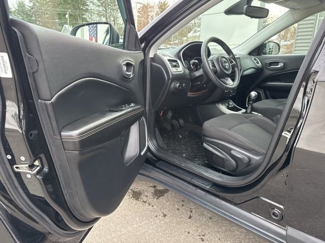 Used 2018 Jeep Compass Sport w/ Tech Group FWD image 14