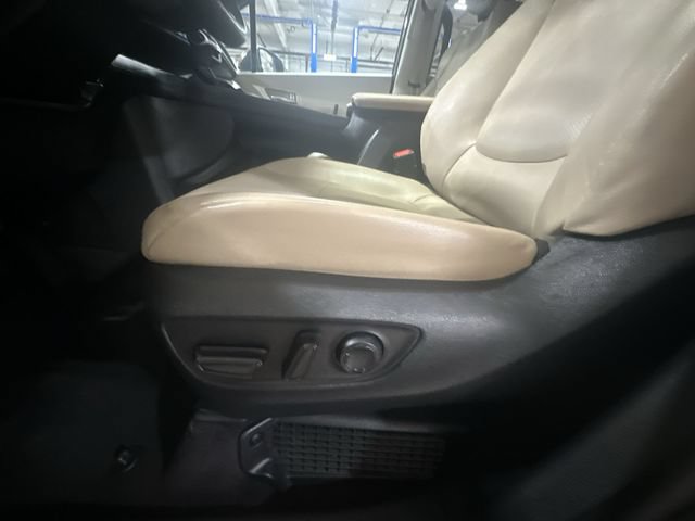 Used 2023 Toyota Sienna XLE FWD image 18