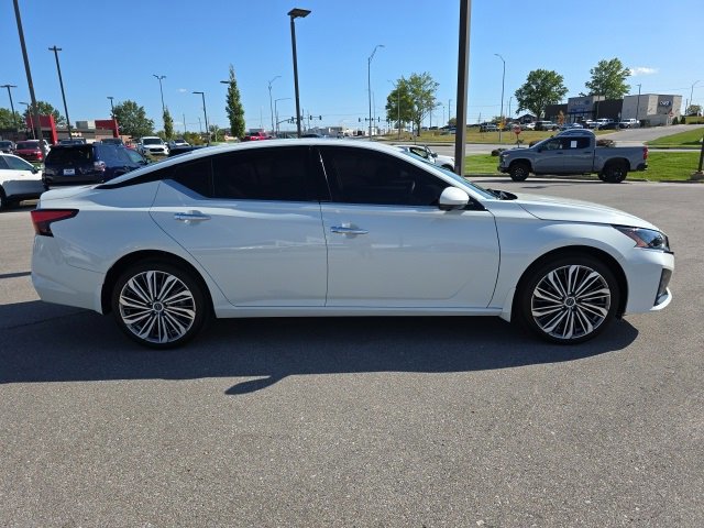 Used 2023 Nissan Altima 2.5 SL image 2