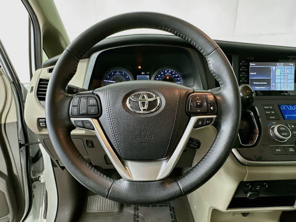 Used 2020 Toyota Sienna XLE w/ XLE Navigation Package FWD image 14